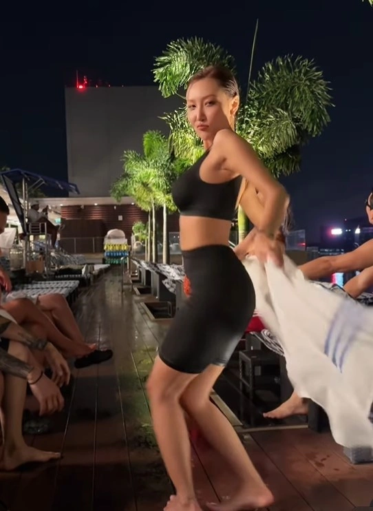 Hwasa Flaunts Toned Body in Hong Kong