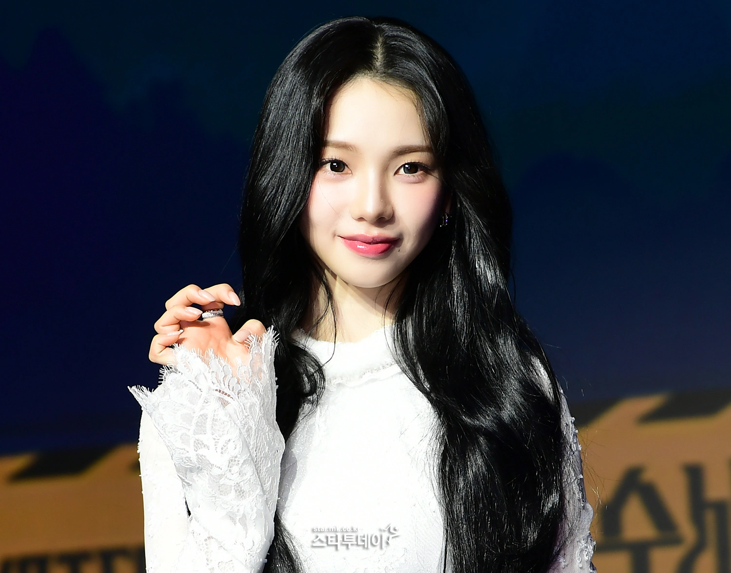 Karina's White Dress Goes Viral: K-Pop Star Stuns