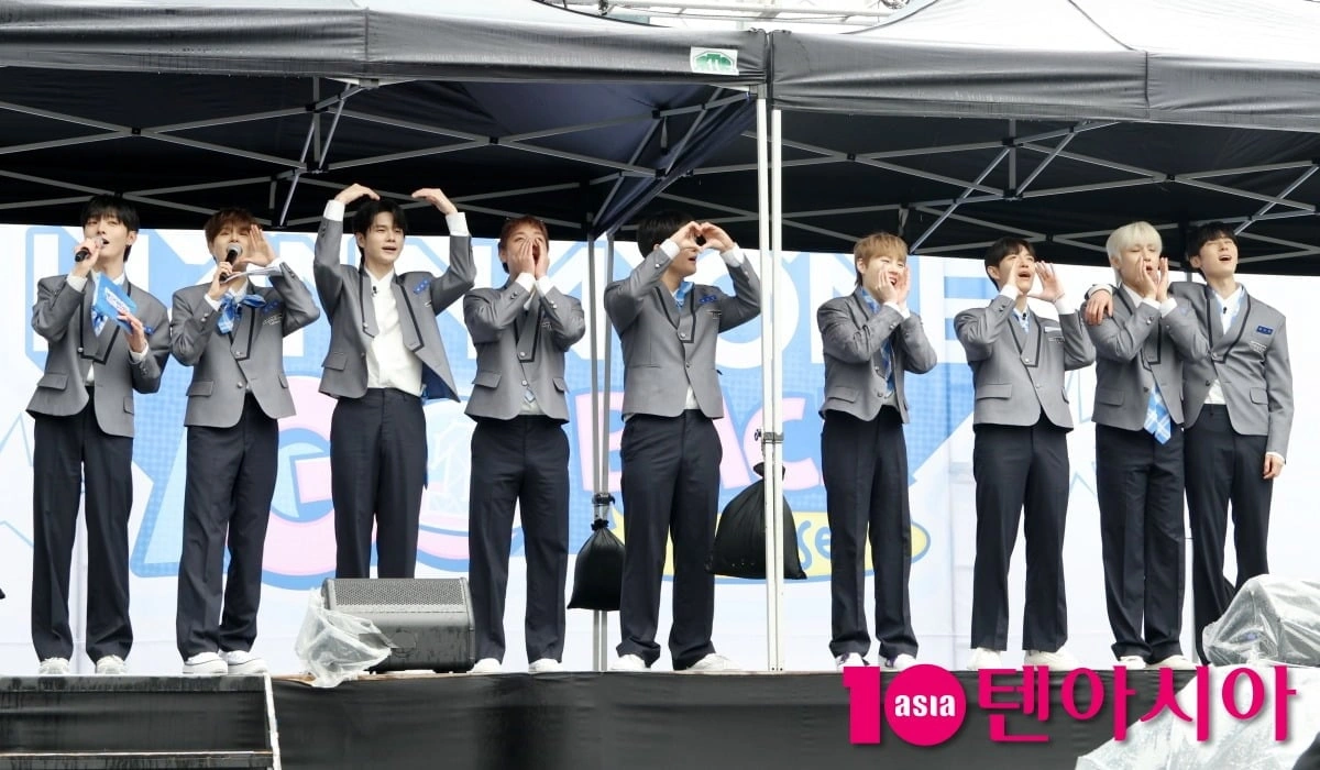 Wanna One Reunites With Wannable After 7 Years