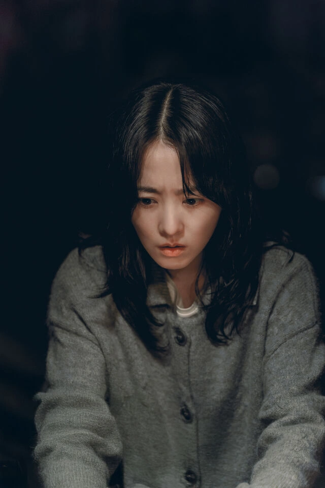 Park Bo Young Holds Gun, Tension Explodes