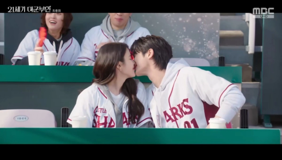 IU, Byun Woo-seok Abolish Monarchy in K-Drama