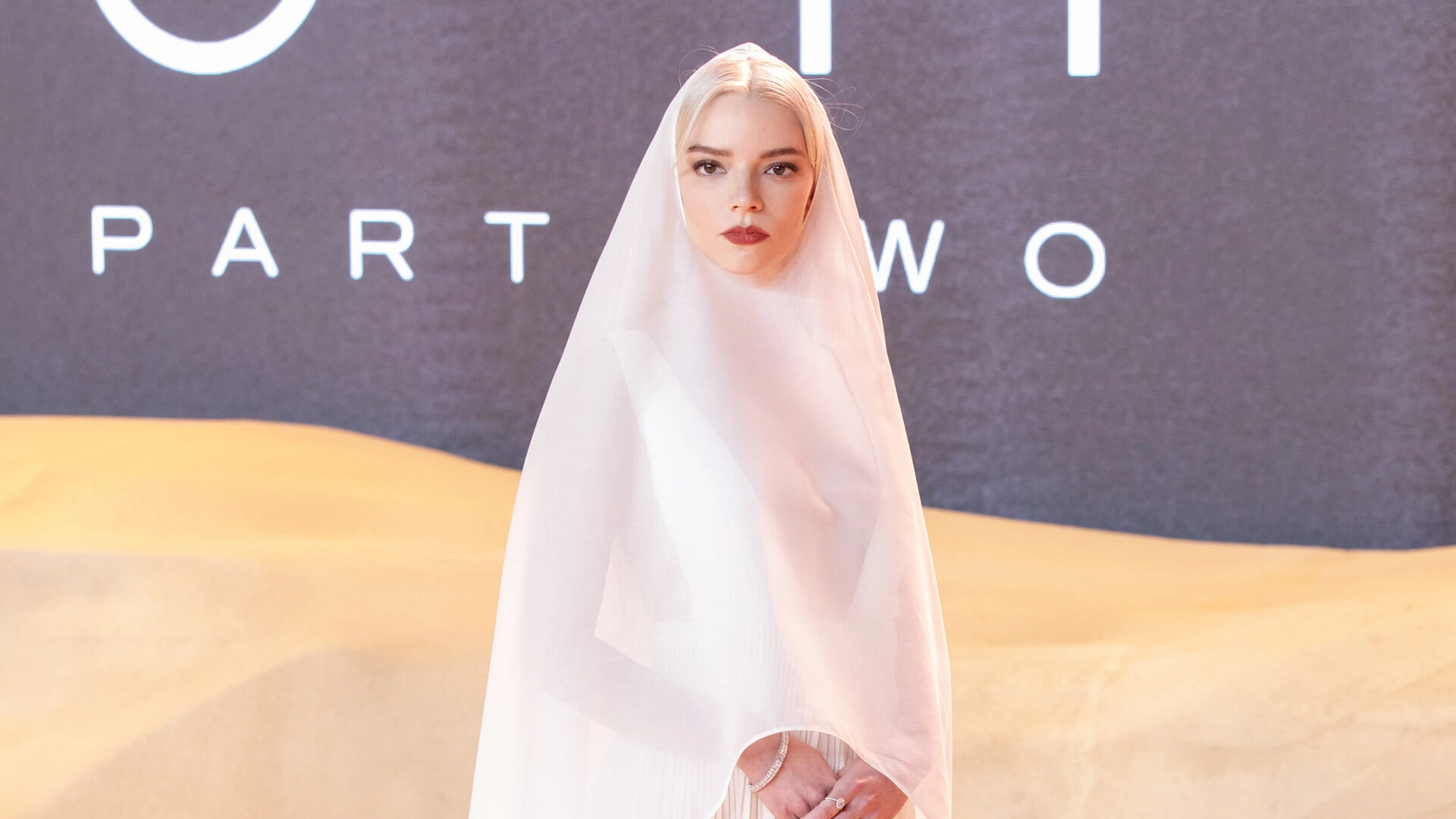 Anya Taylor-Joy Stuns at Jacquemus Fashion Show