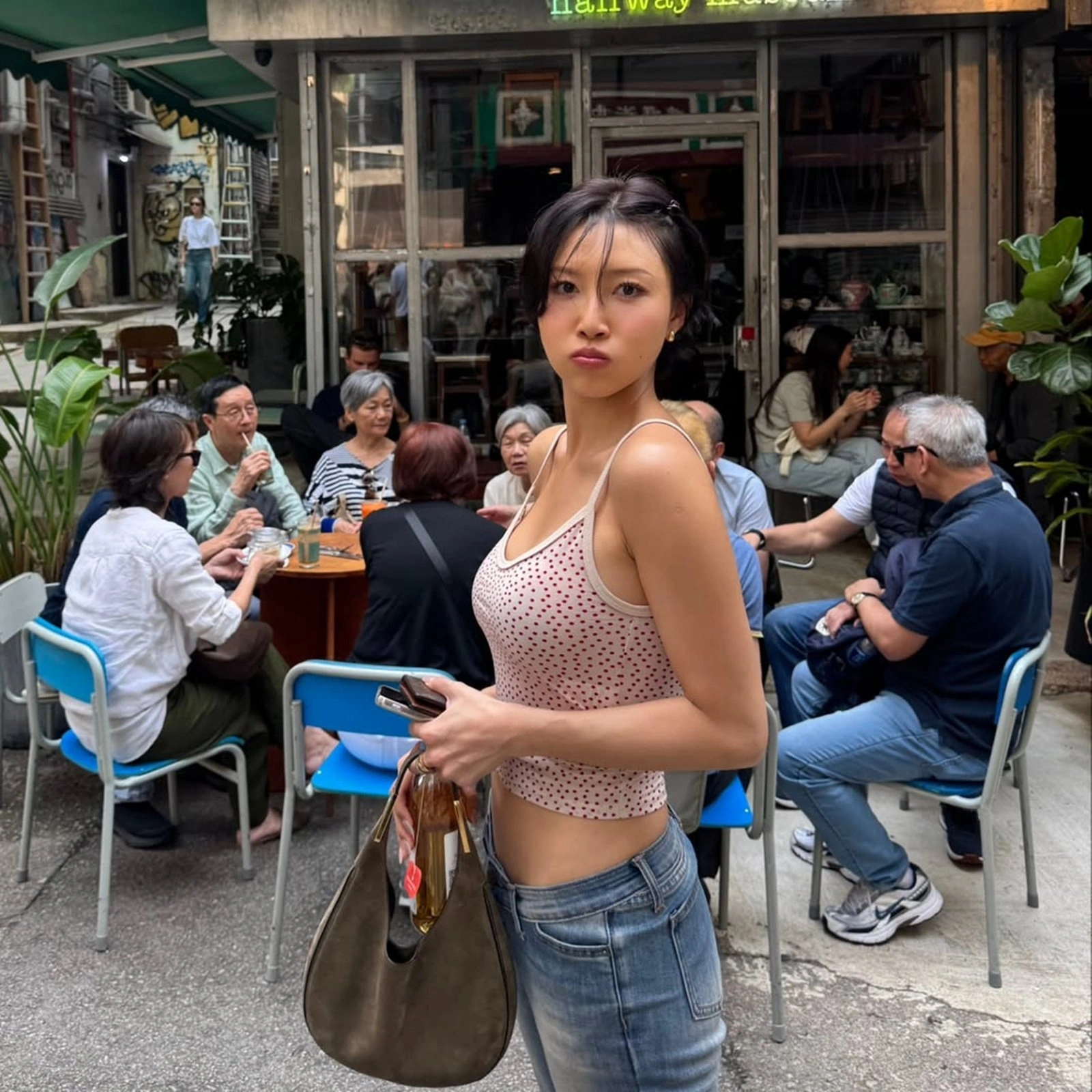 ファサ、香港で鍛えた美ボディ披露