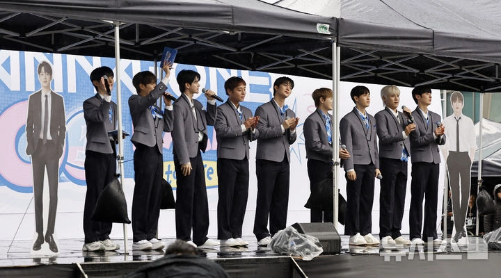 Ong Seongwu & Park Jihoon Thank Wanna One Fans