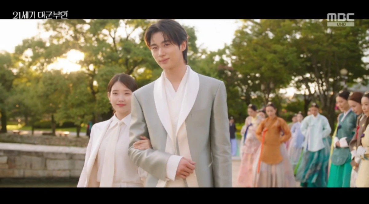 IU, Byun Woo Seok Grow Stronger After Overcoming Crisis