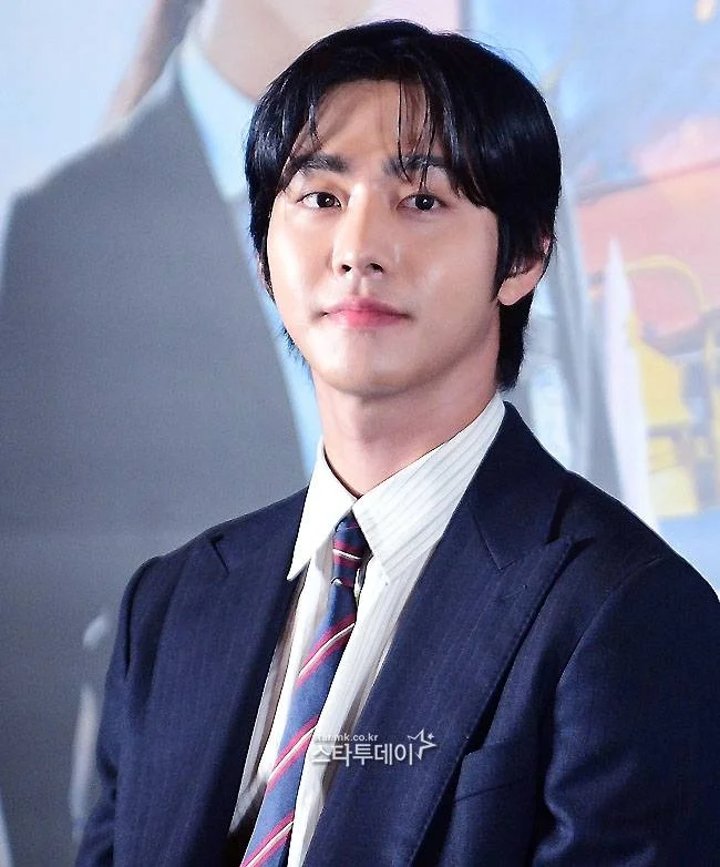 Ahn Hyo-seop Departs for First Oscar Attendance