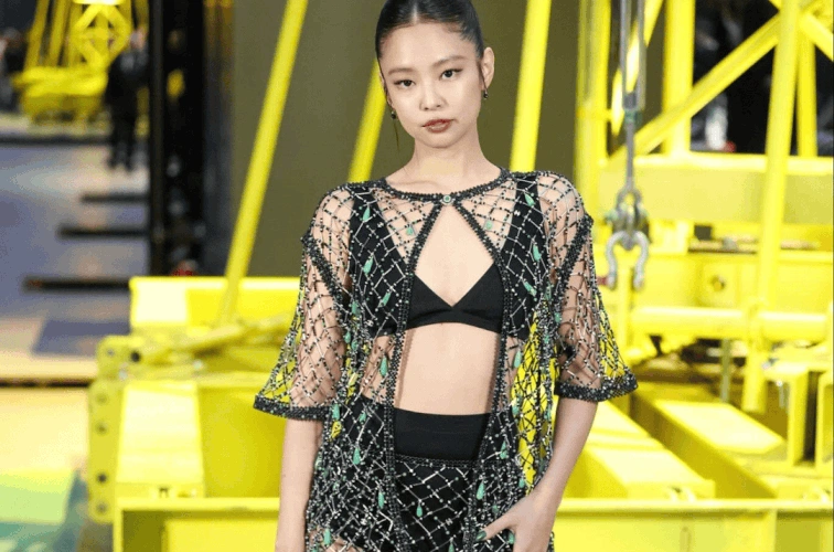 ジェニー、2026年パリコレでヘアスタイル披露