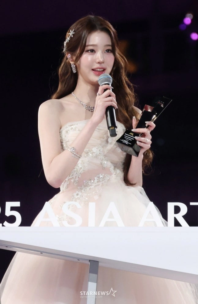 장원영, AAA 6년 연속 MC