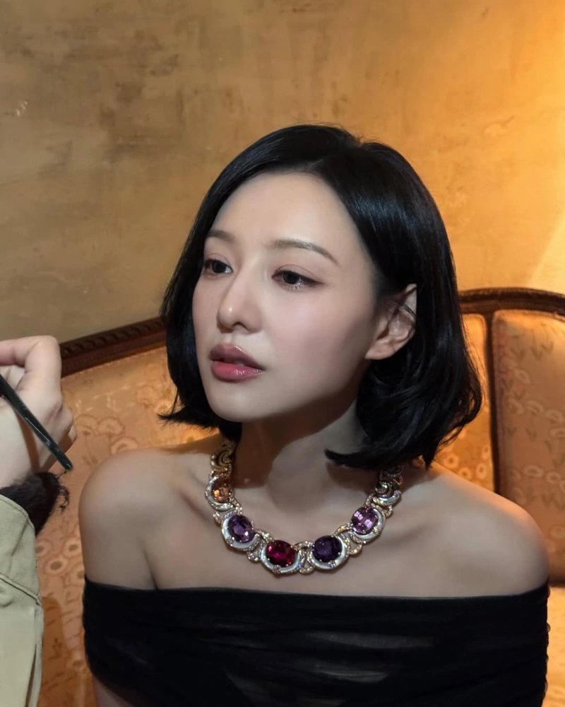 Kim Jiwon's Bold Bob Cut in Bulgaria