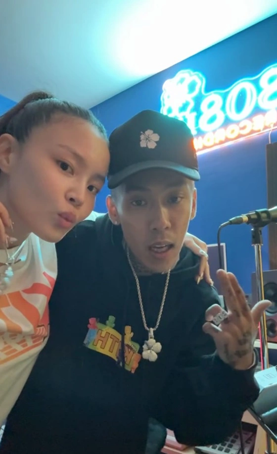 イ・ハイ、Dok2とのライブ配信