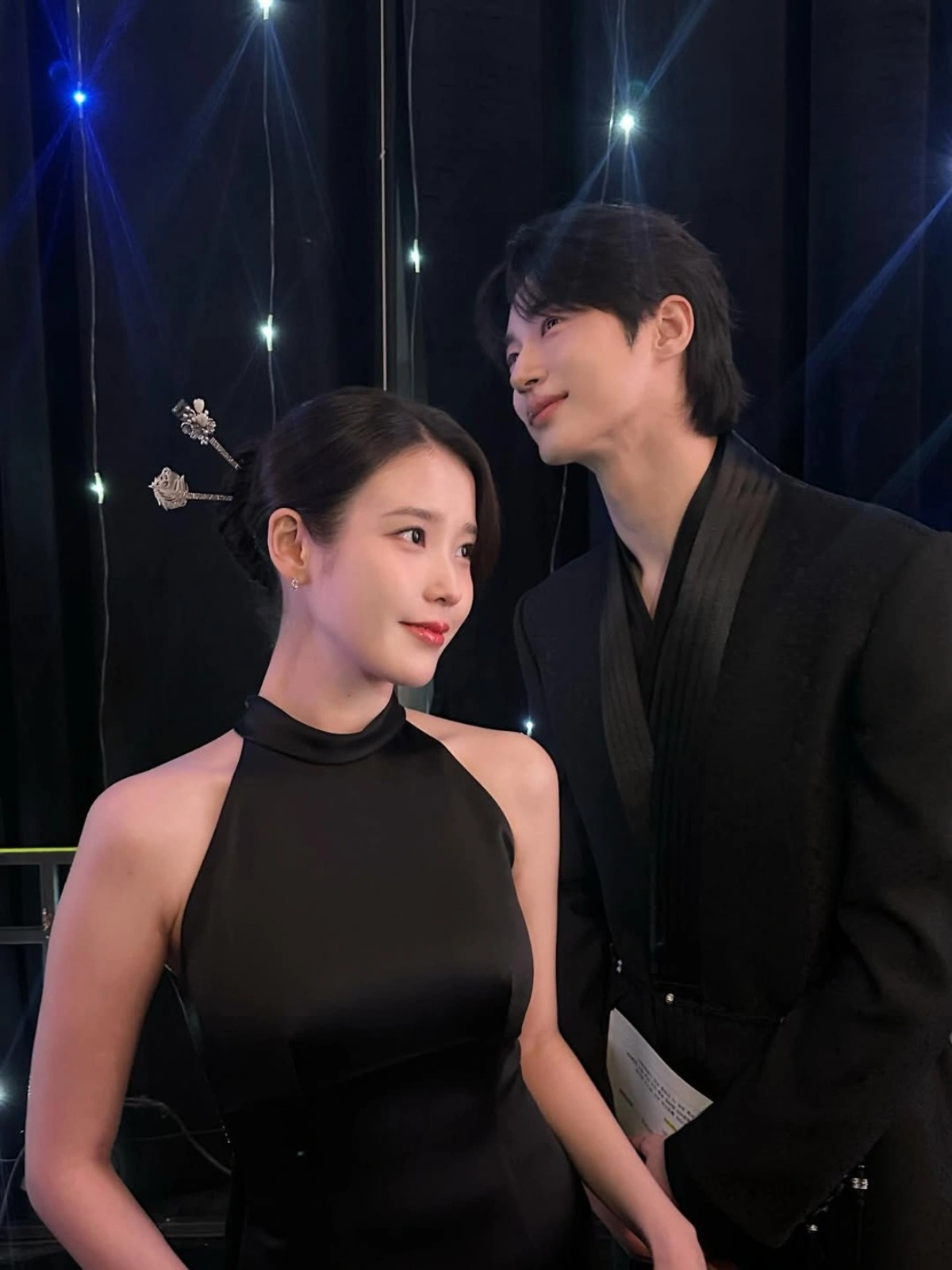 100억 변우석, 아이유와 투샷