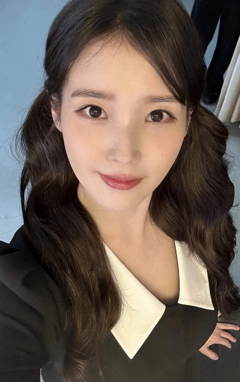IU・ピョン・ウソク、モバイル結婚招待状公開