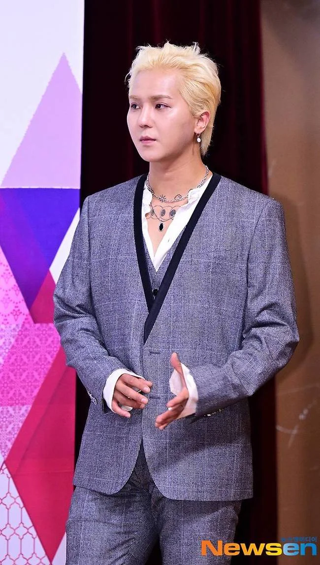 송민호, 부실 복무 첫 재판 미뤄