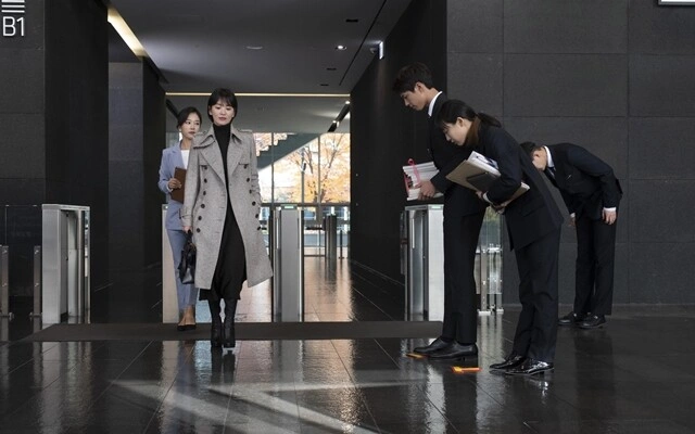 Song Hye-kyo's Unexpected Aegyo in Paris