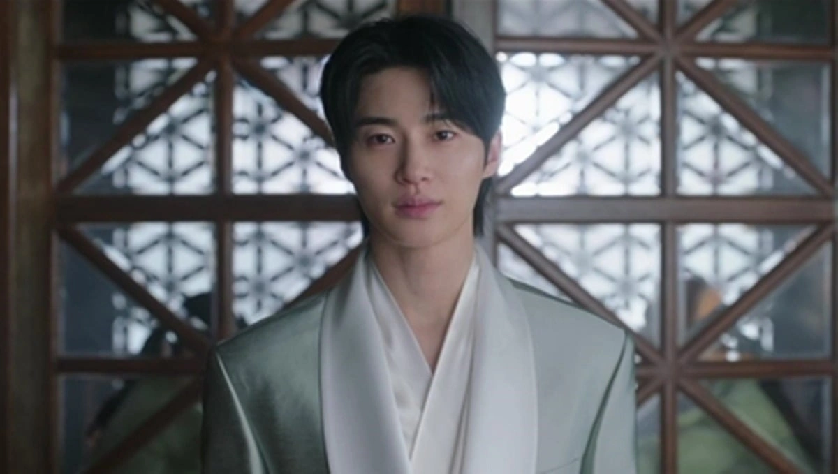 Byeon Woo-seok Coronation Hits 13.5% Ratings