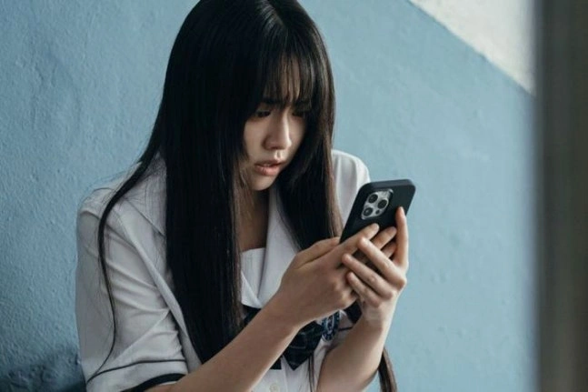 Kang Mina Turns Anxiety into Opportunity
