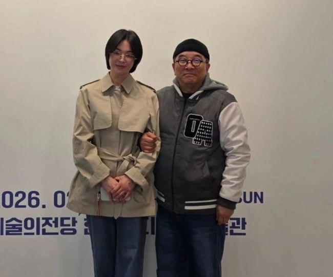 송혜교, 김수철과 팔짱 투샷