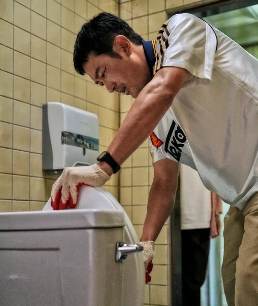 ハ・ジョンウ、トイレ詰まり解消から配達バイトまで