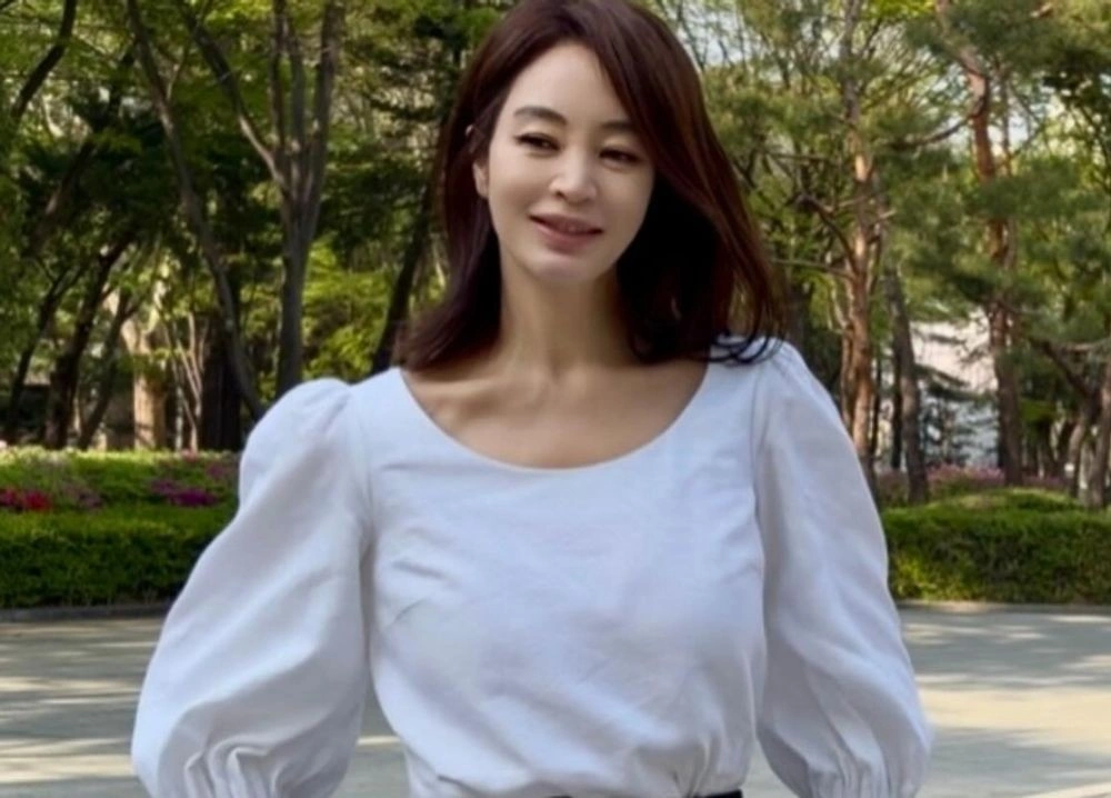 Kim Hye-soo's Curves Still Stunning