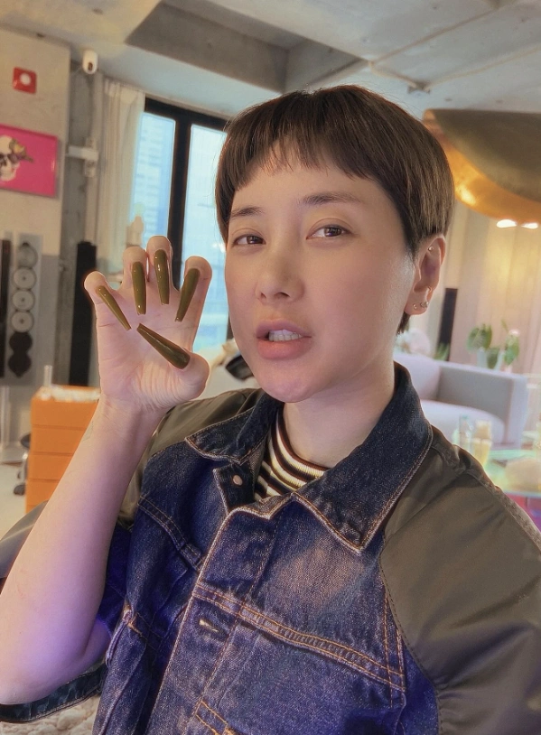 서인영, 네일로 일상 변신