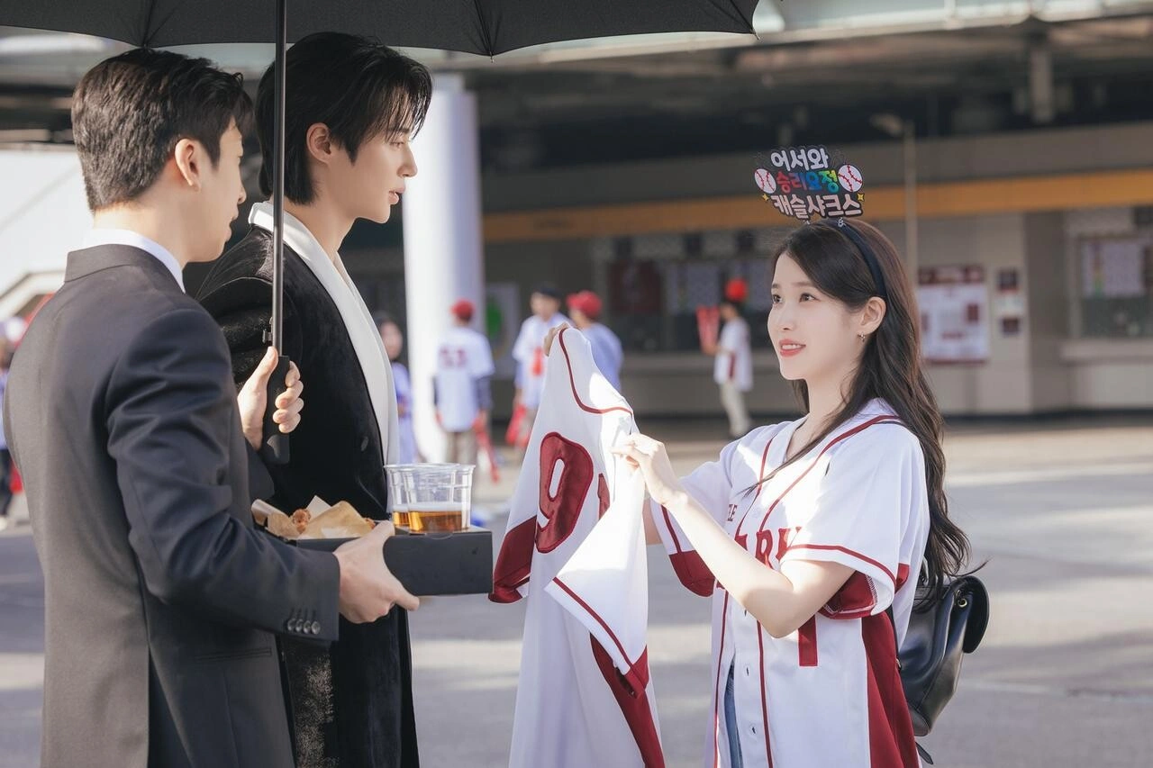 IU and Byun Woo Seok Spotted at Baseball Game