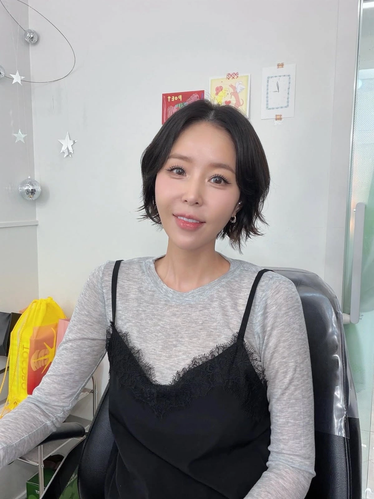 Shin Ji Debuts Bob Cut After Marrying 7-Years-Younger Moon Won