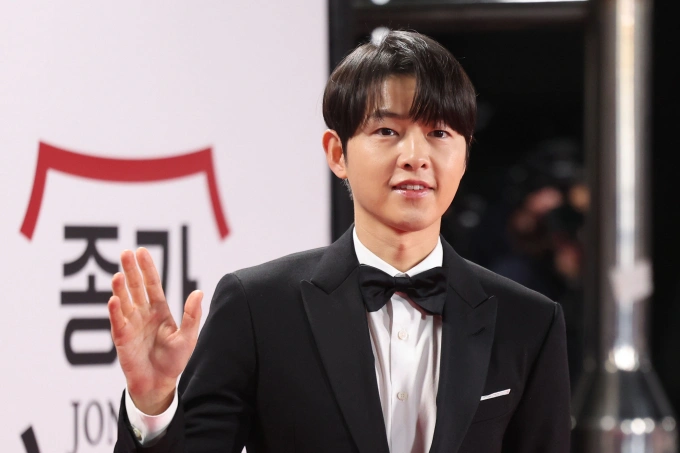 송중기, 10년 만 KBS 복귀