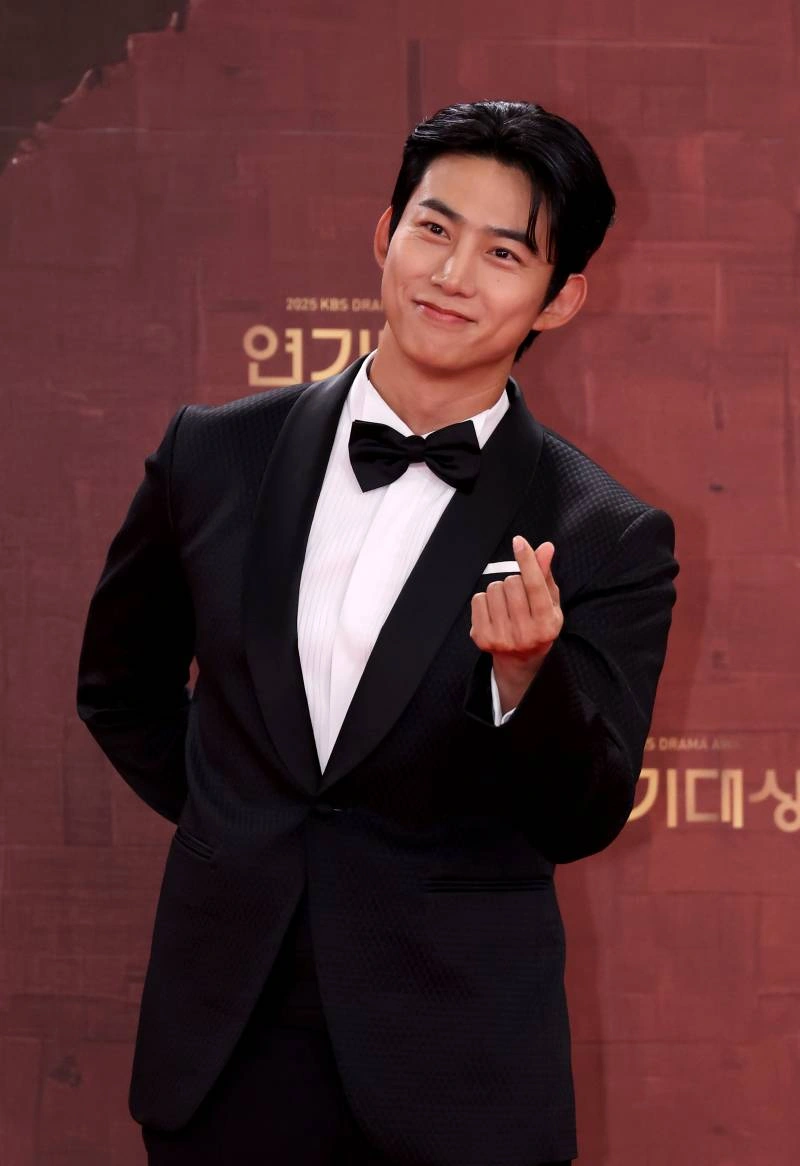 옥택연 결혼식 2PM 완전체 참석