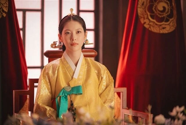 Gong Seung Yeon's Intense Gaze Captivates in New K-Drama