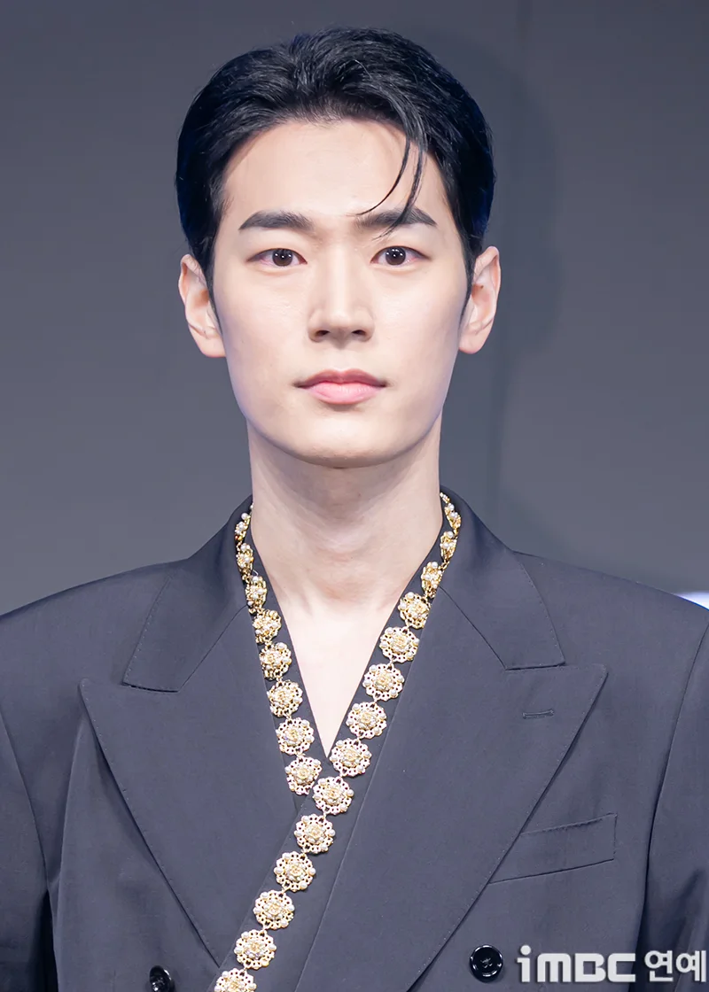 Park Seo-ham, protagonist of "To My Star"