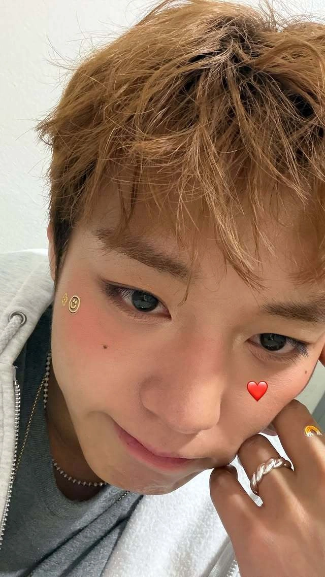 박지훈 아이돌 메이크업 셀카