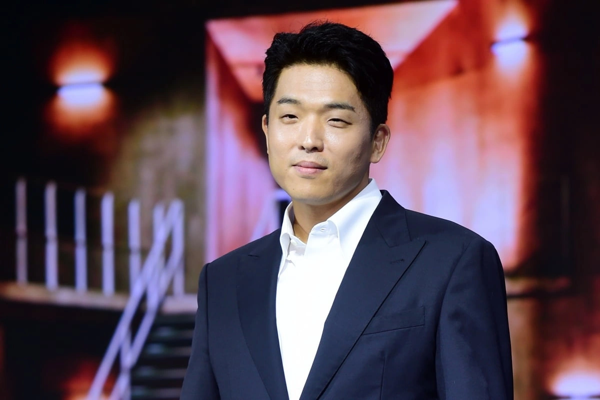 アン・ソンジェ、ワインすり替え疑惑に韓国で炎上