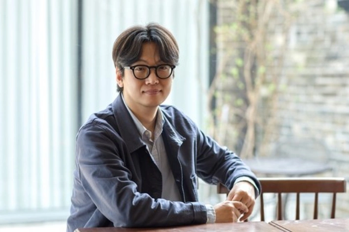 Lawyer Reviewing Hwang Seok-hee's Statement