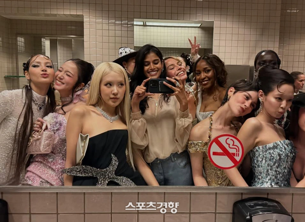 블랙핑크 멧갈라 완전체 셀카