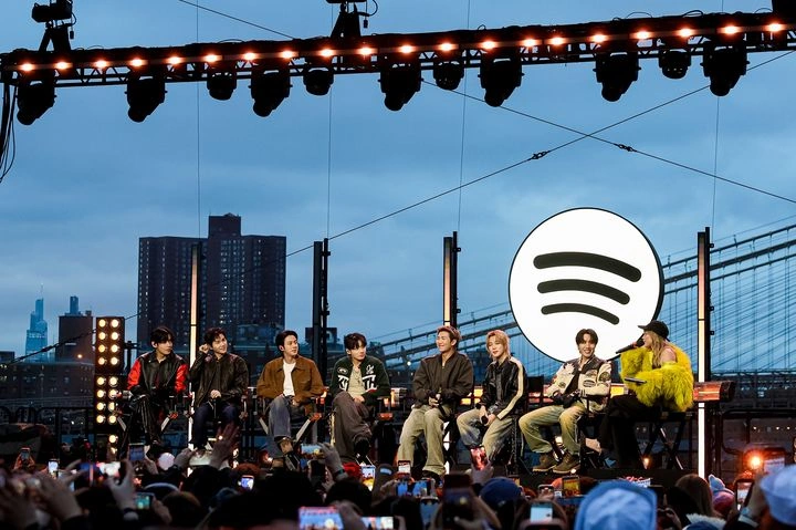 BTS Fans Sing Arirang in NYC