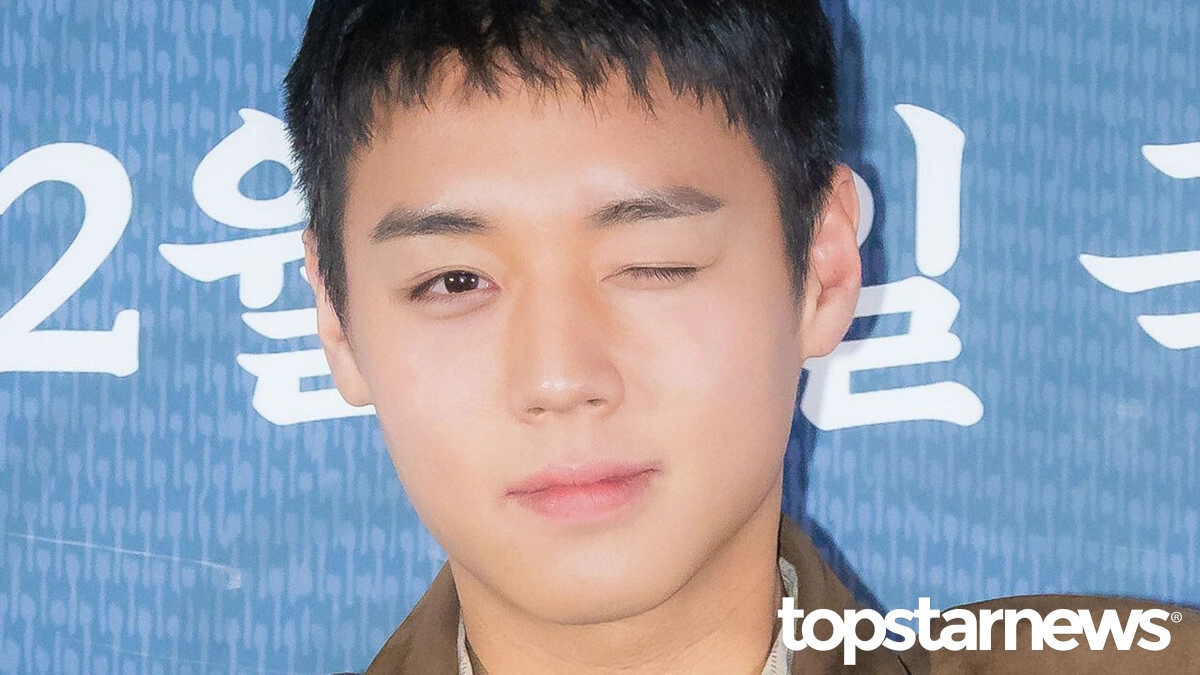 Park Jihoon's Weak Hero Goes Viral