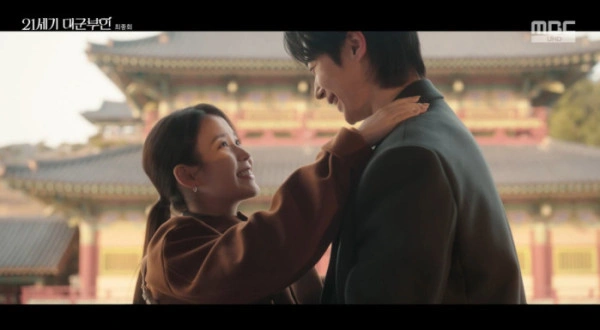IU & Byun Woo Seok: K-Drama Couple's Happy Ending