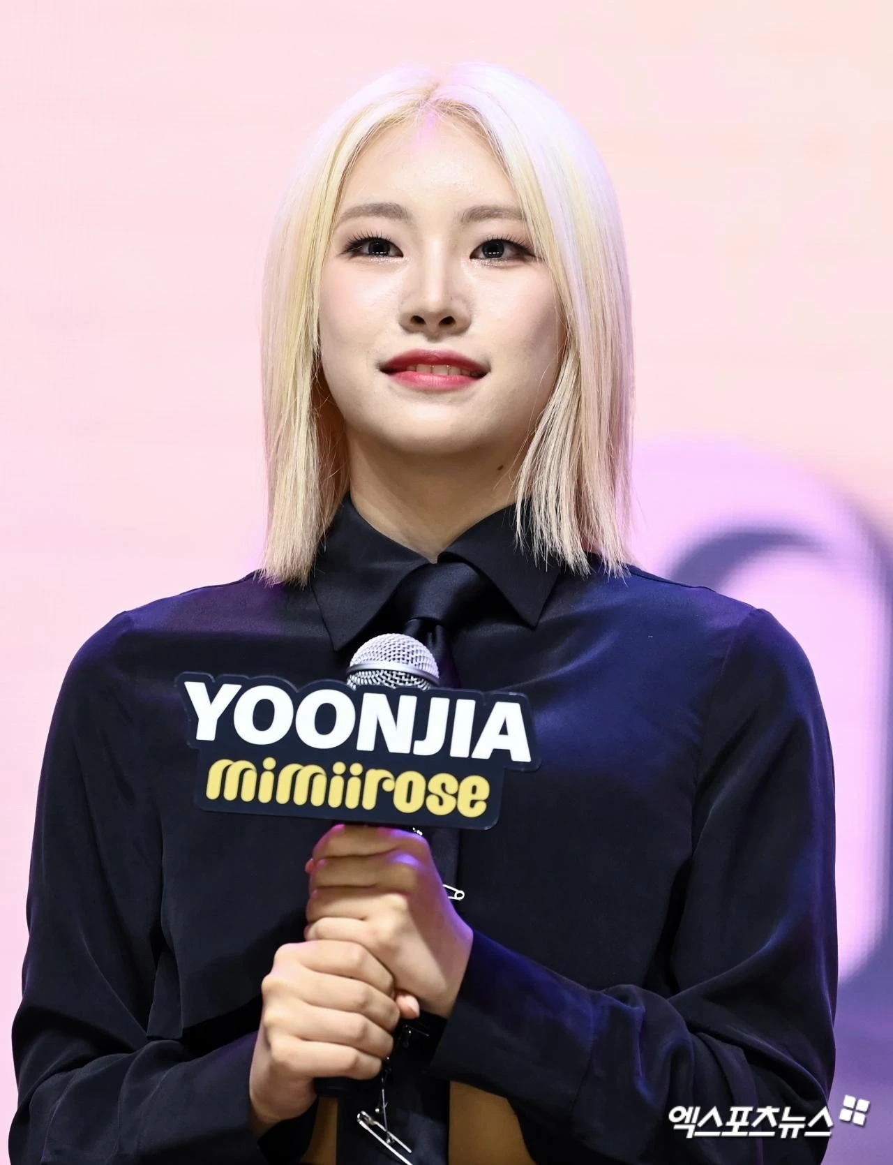 Mimi Rose's Yoon Ji-a Leaves Group