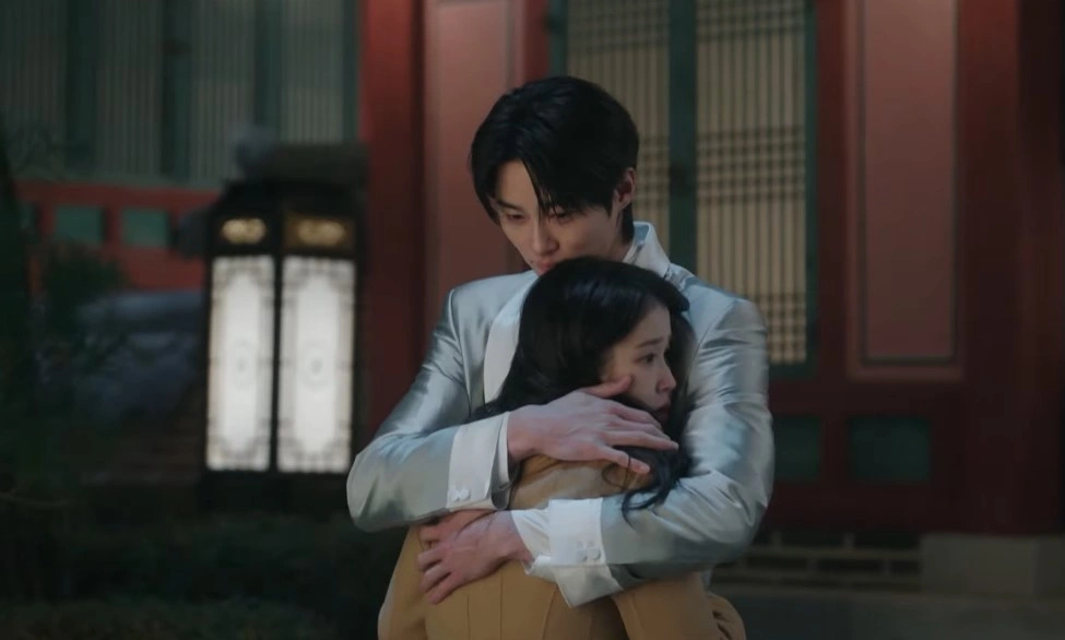 IU, Byun Woo-seok Abolish Monarchy in K-Drama