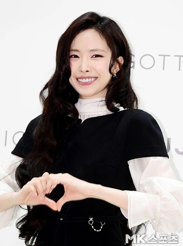 Apink's Yoon Bomi Wedding: All Members Attend