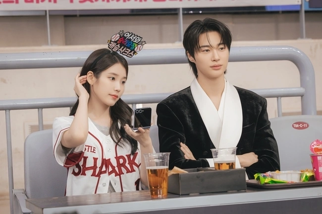 IU & Byun Woo Seok Baseball Kiss: K-Drama Stars Spark Dating Rumors