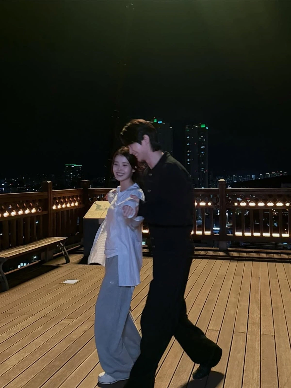 100 Billion Won Byun Woo Seok's Photo With IU