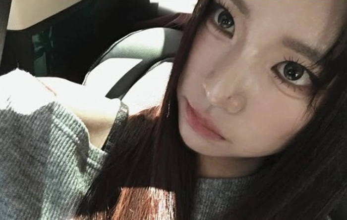 Mimi Rose's Yoon Ji-a Leaves Group