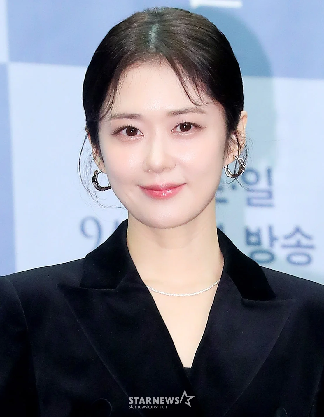 Jang Na-ra Explains Termination of Exclusive Contract, Offers Condolences Instead
