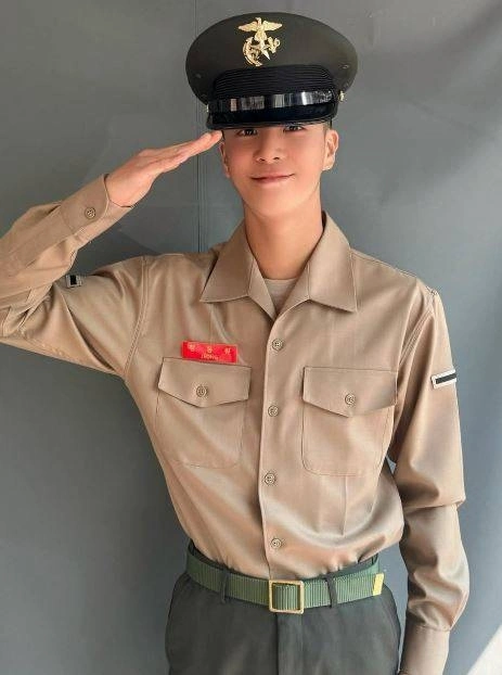 Jung Dong Won Completes Marine Corps Training