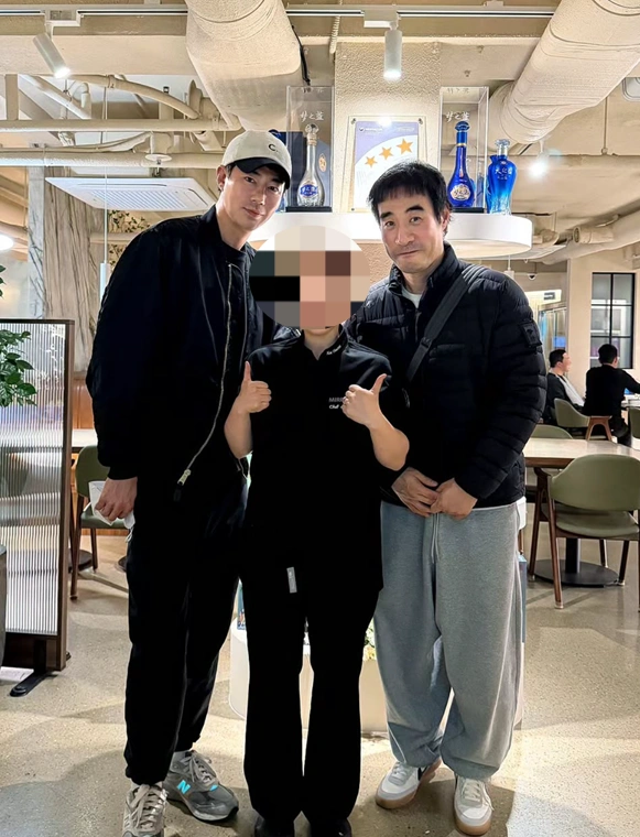 Jo In Sung's Unreal Proportions in Sinsa-dong
