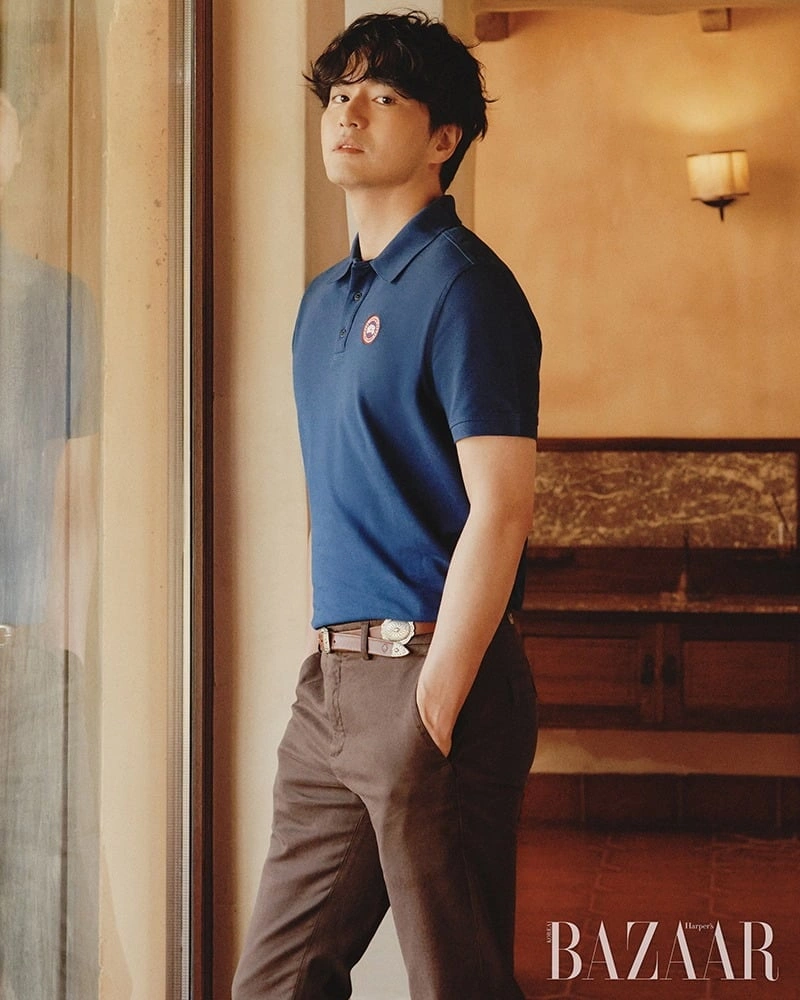 Lee Jin-wook, 44, Shows Off Youthful Looks & Slim Figure