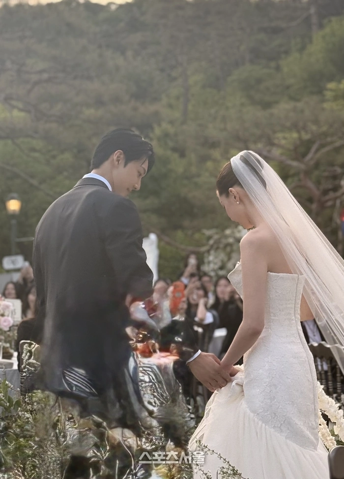 Park Jung Jin & Song Se Ra Tie the Knot After 7 Years