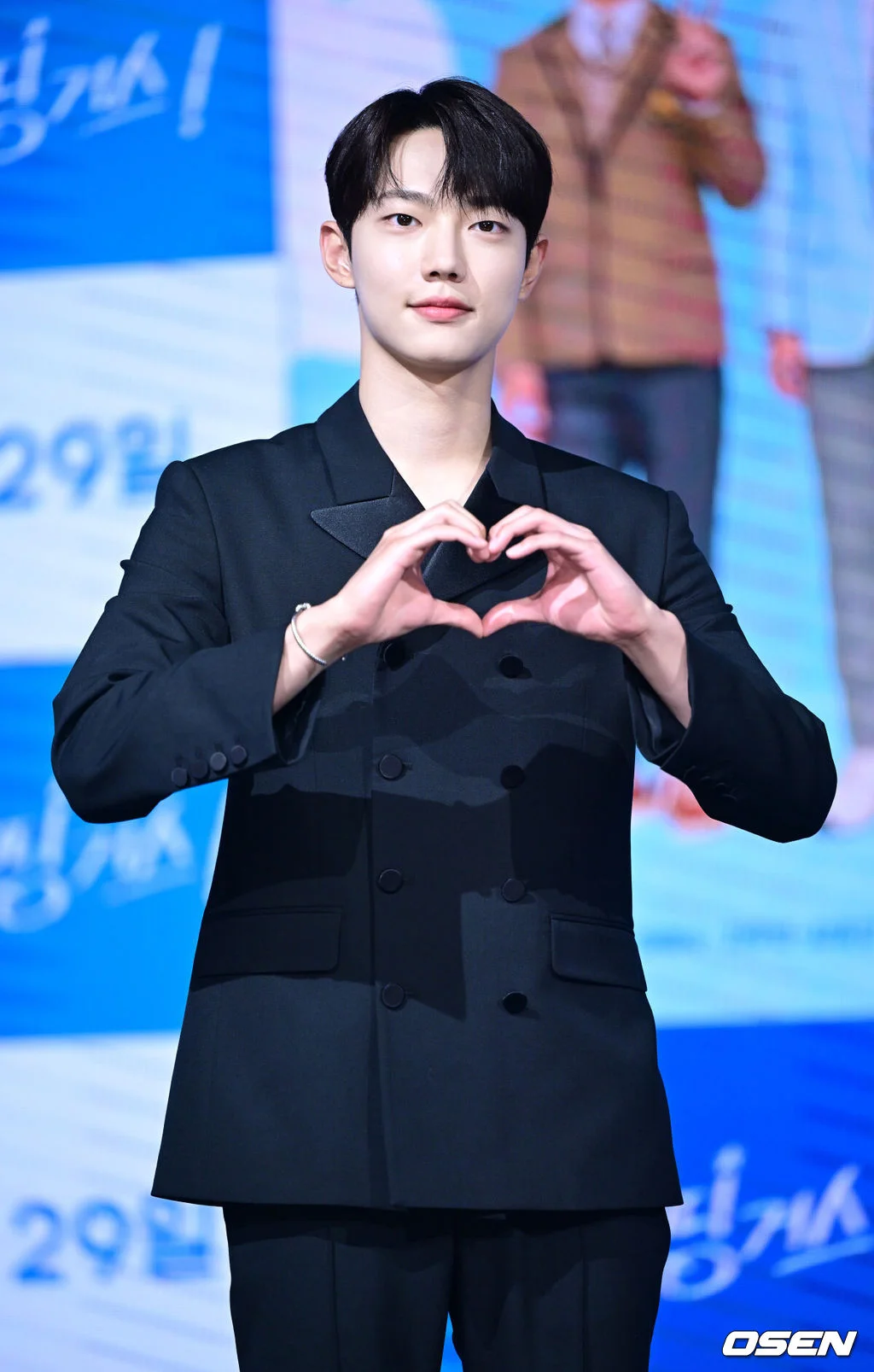 Rising star Jo Jun-young joins "Long Vacation."