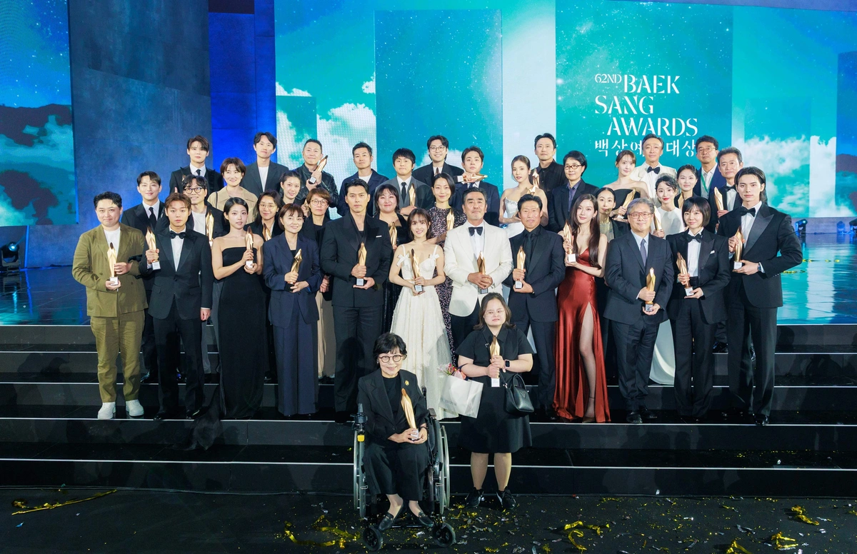 Ryoo Seung Ryong & Yoo Hae Jin's Baeksang Drama Touches Hearts